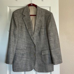 Men’s  grey, cream, and blue tweed sports jacket. Size 42R.